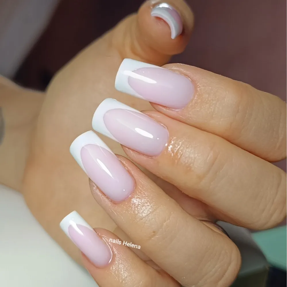 Френч-манікюр від Bond Beauty Ларнака